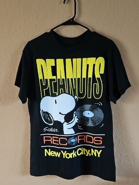 Peanuts Hybrid & company Black Peanuts Graphic Tee - White Print